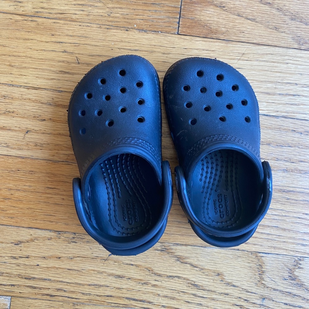 Crocs toddler size 5